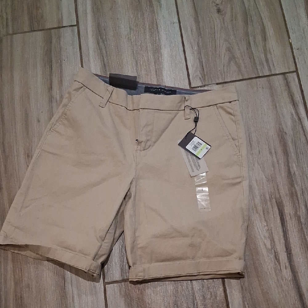 Women’s Khaki Tommy Hilfilger Chino Shorts